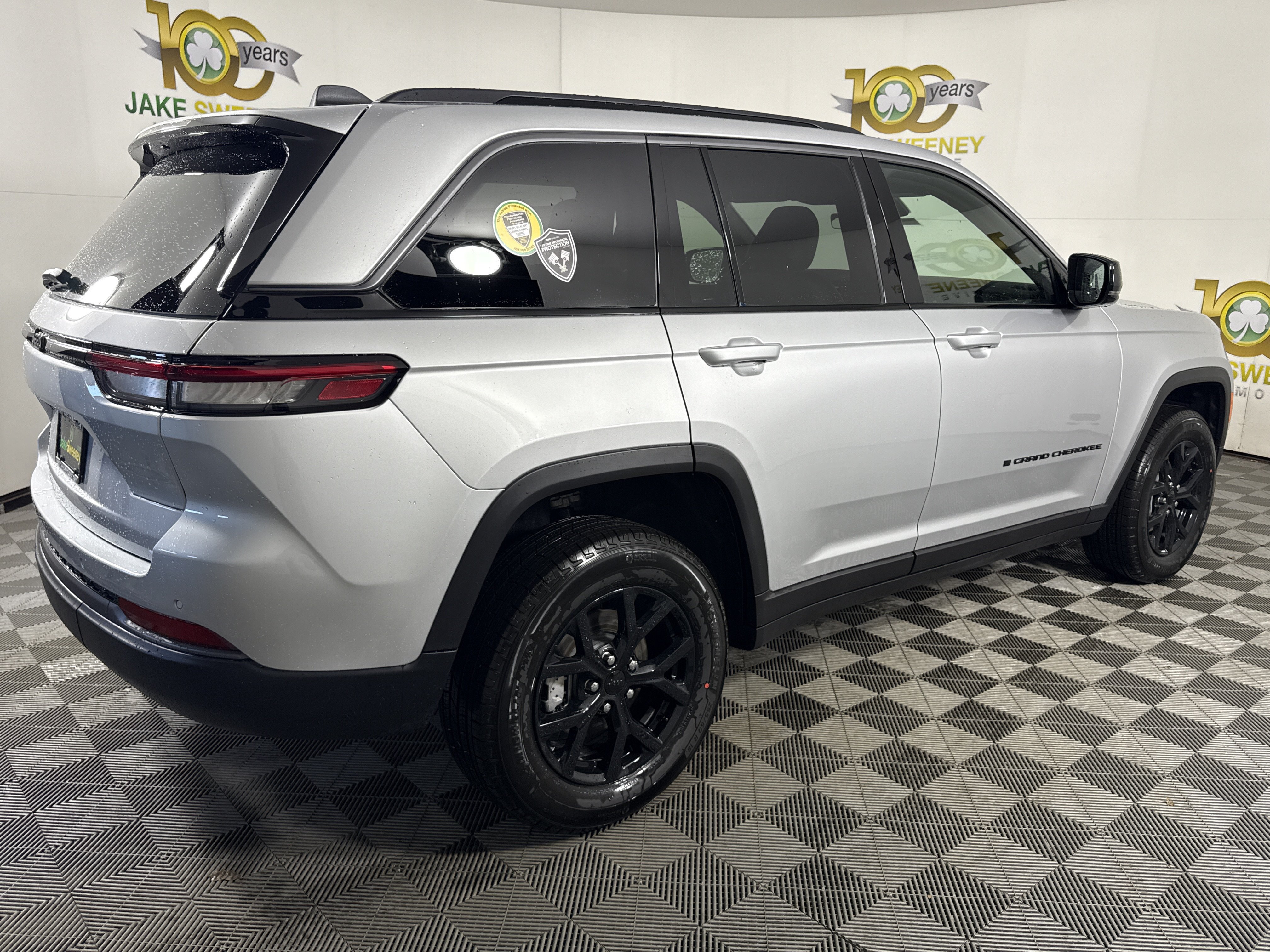New 2026 Jeep Grand Cherokee Altitude AWD/4WD image 10