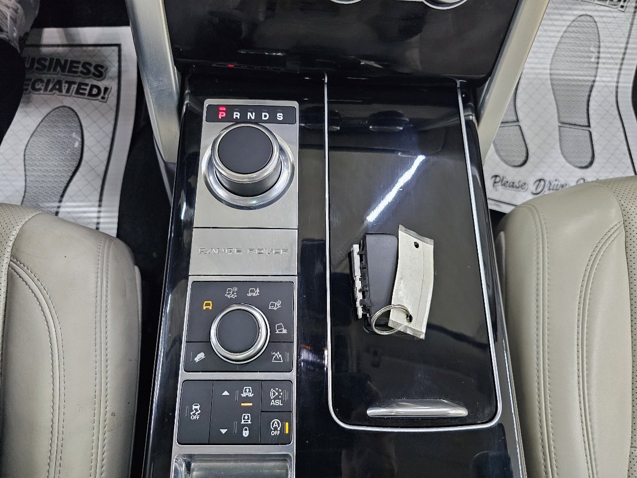 Used 2016 Land Rover Range Rover HSE image 34