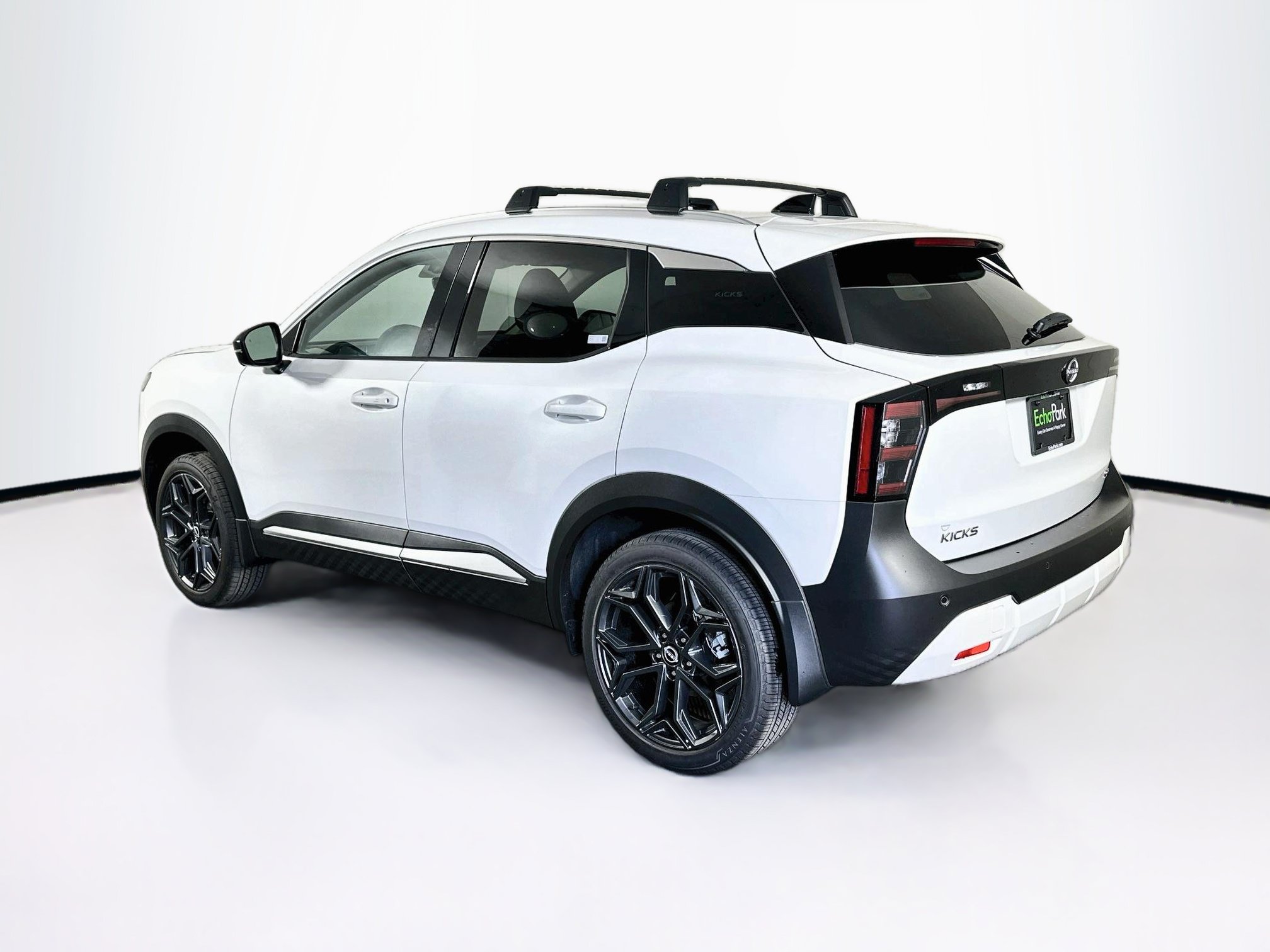 Used 2026 Nissan Kicks SR w/ Illumination Package FWD image 5