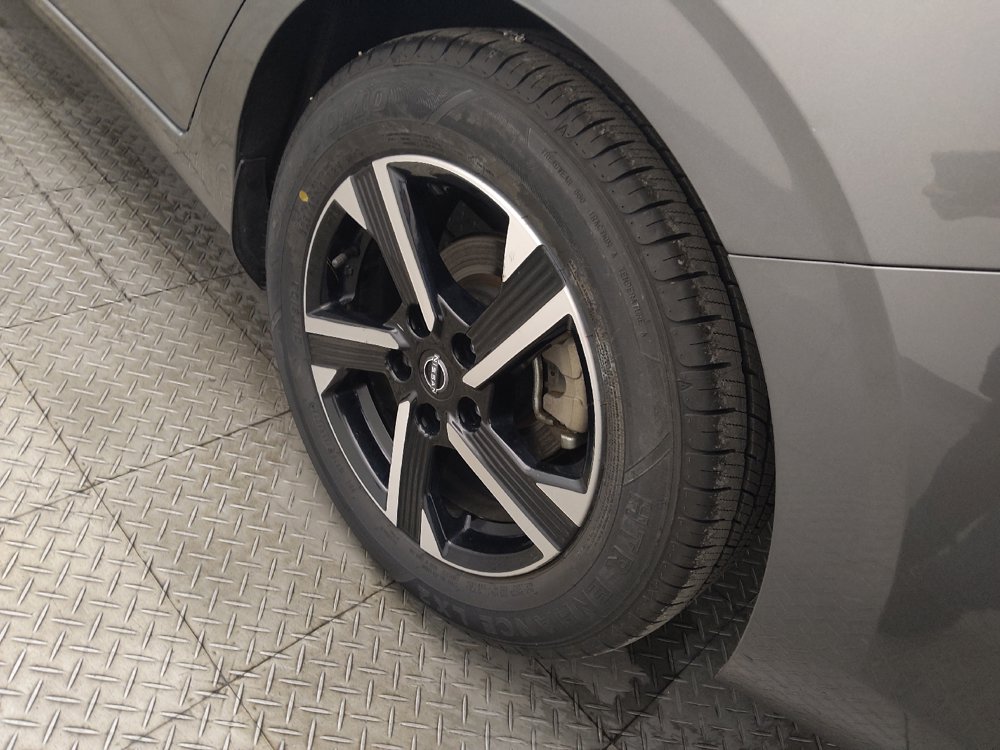 Used 2025 Nissan Sentra SV FWD image 31