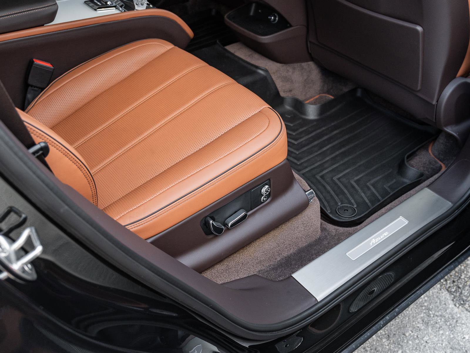 Used 2023 Bentley Bentayga Extended Wheelbase AWD/4WD image 30