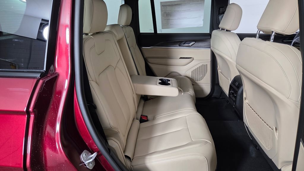 New 2025 Jeep Grand Cherokee Limited image 32