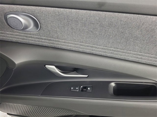 Certified 2025 Hyundai Elantra Limited image 24