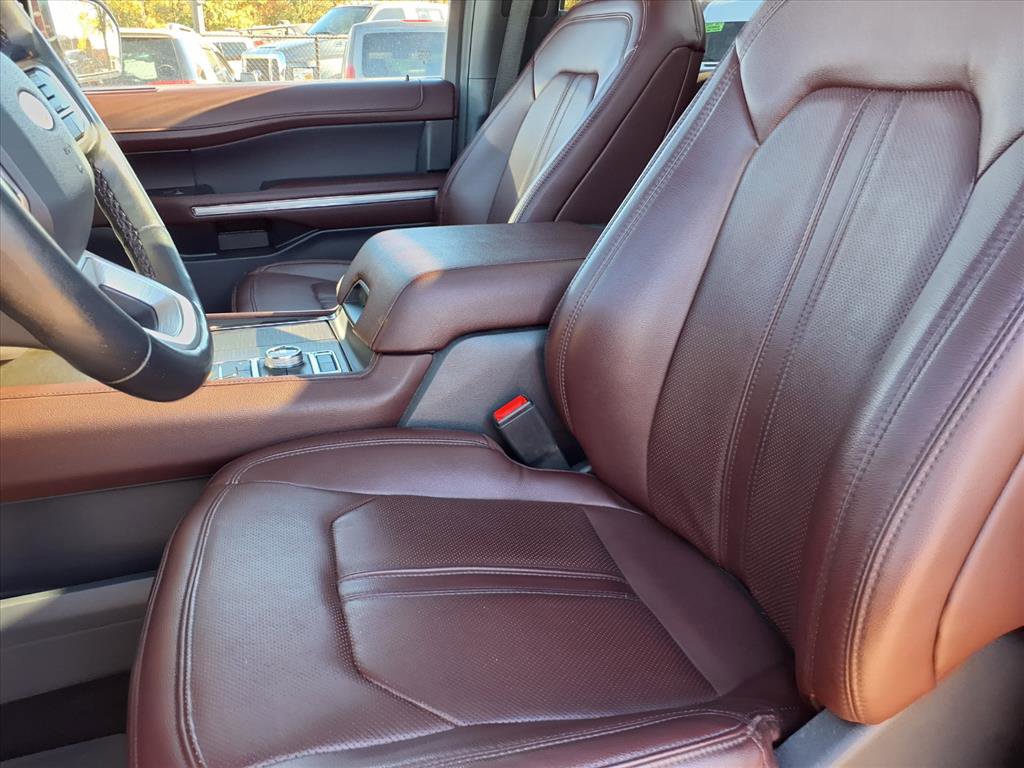 Used 2023 Ford Expedition Limited image 3