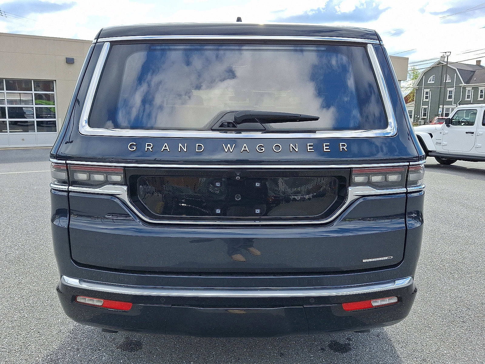 Used 2024 Jeep Grand Wagoneer Series III image 5
