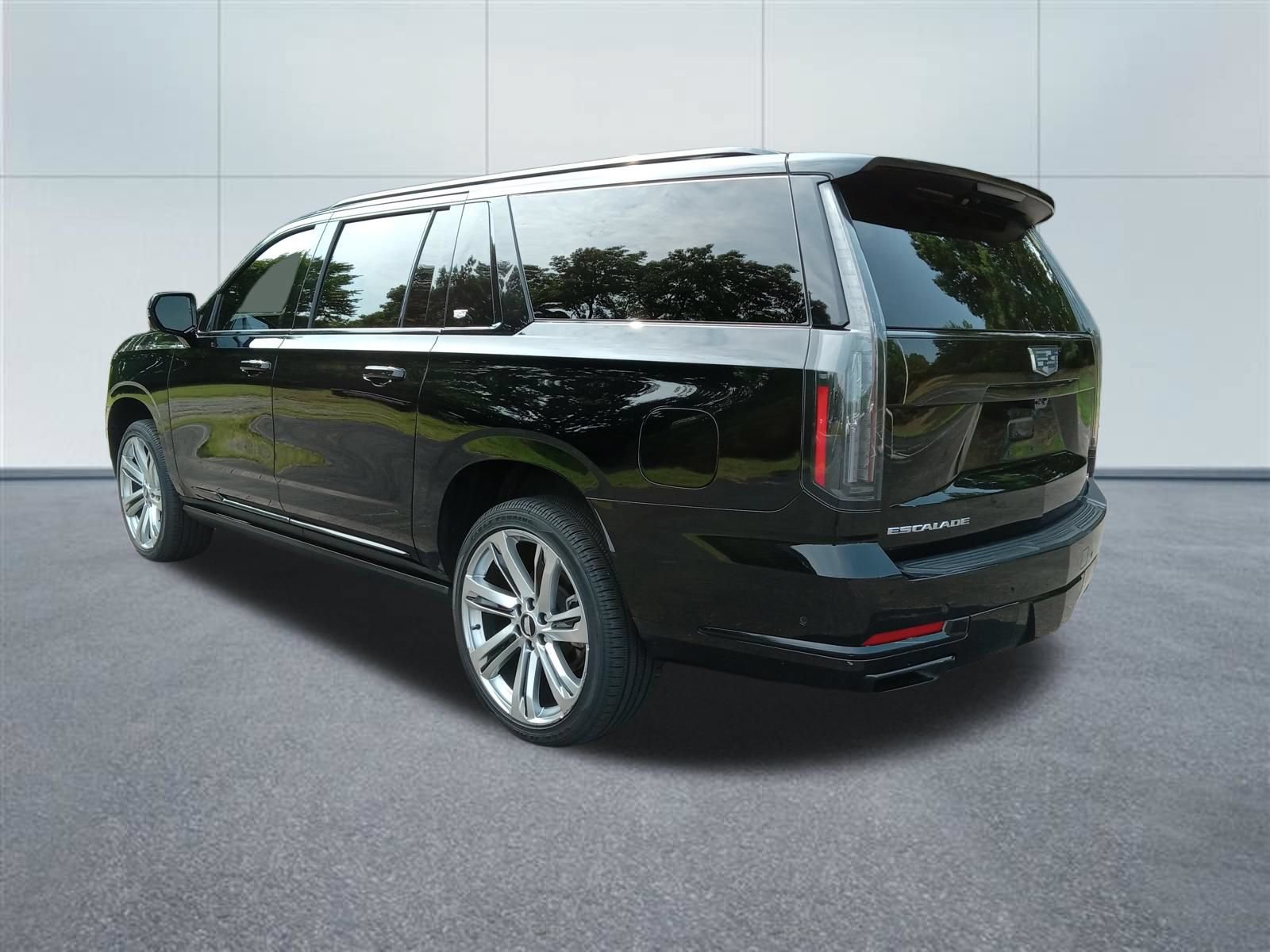 Used 2025 Cadillac Escalade ESV Sport Platinum AWD/4WD image 3
