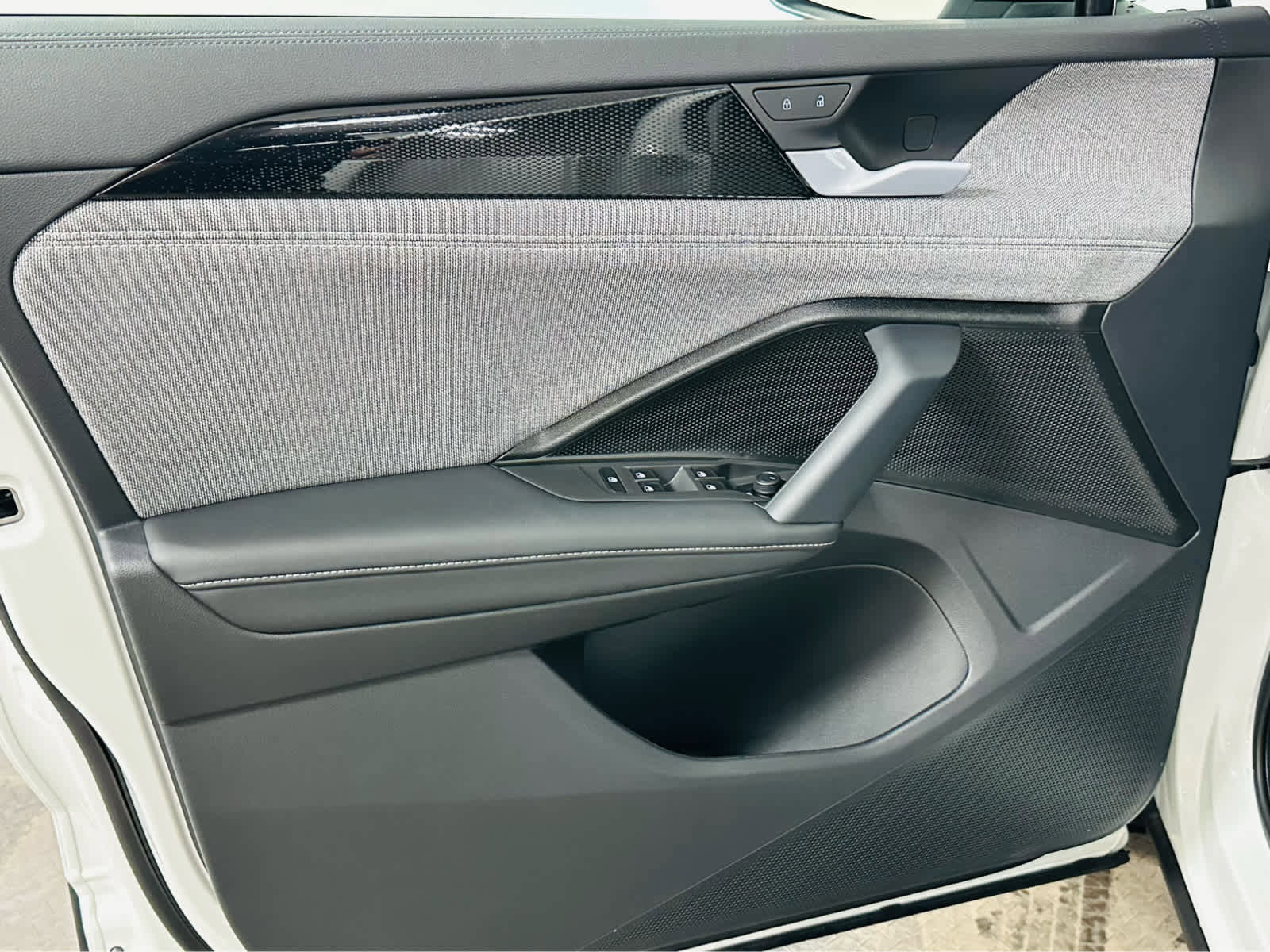 Certified 2025 Volkswagen Tiguan S image 25