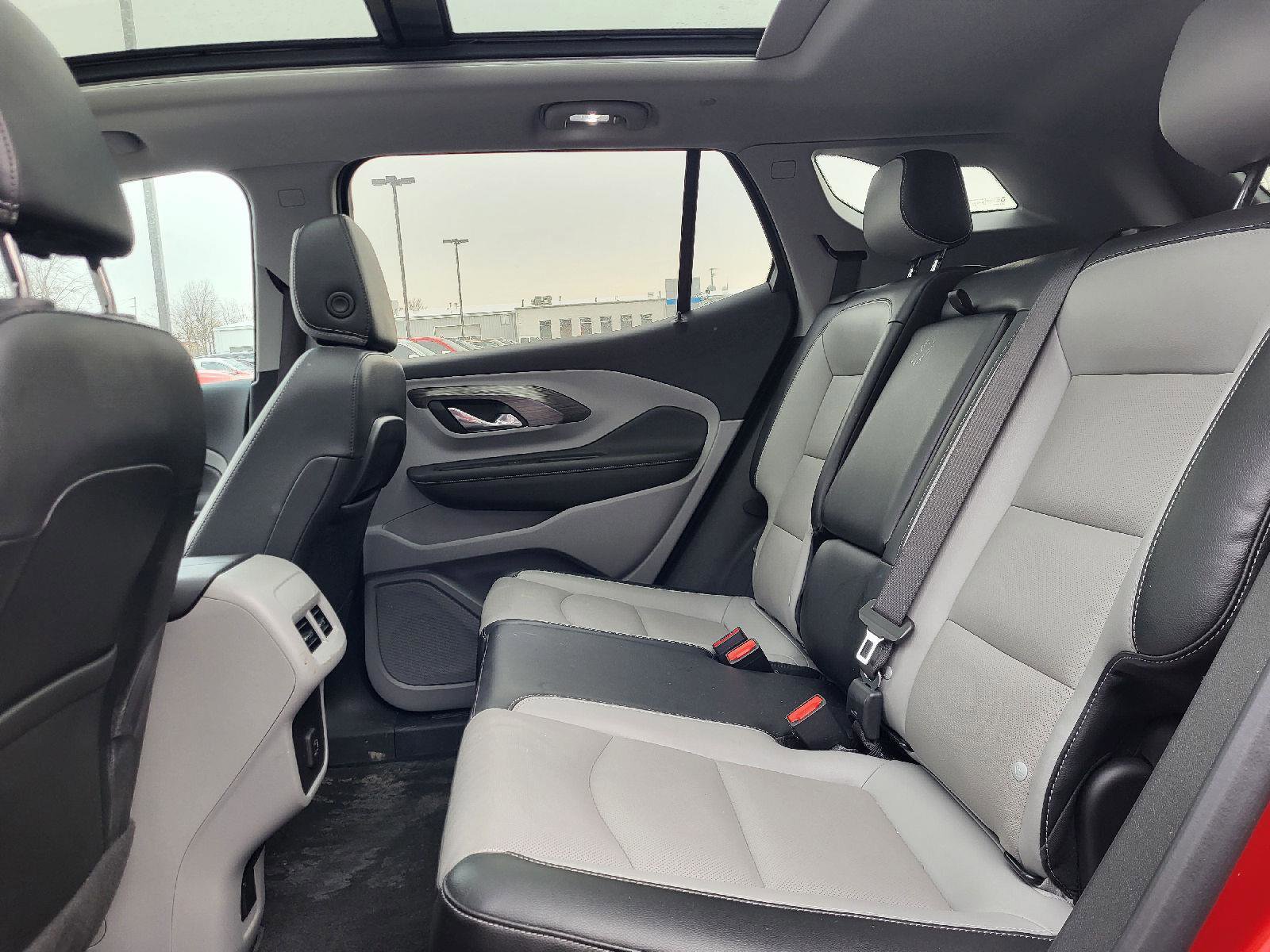 Used 2023 GMC Terrain SLT image 10