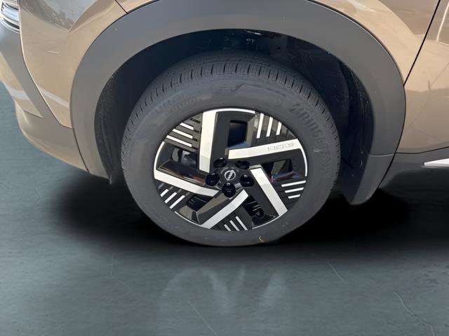 Used 2026 Nissan Kicks SV image 3