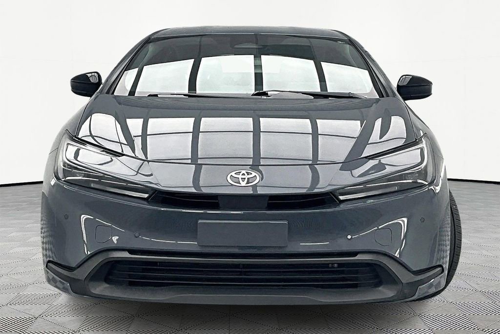 Used 2025 Toyota Prius LE image 3
