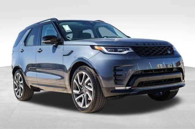 Used 2025 Land Rover Discovery Dynamic SE AWD/4WD image 3