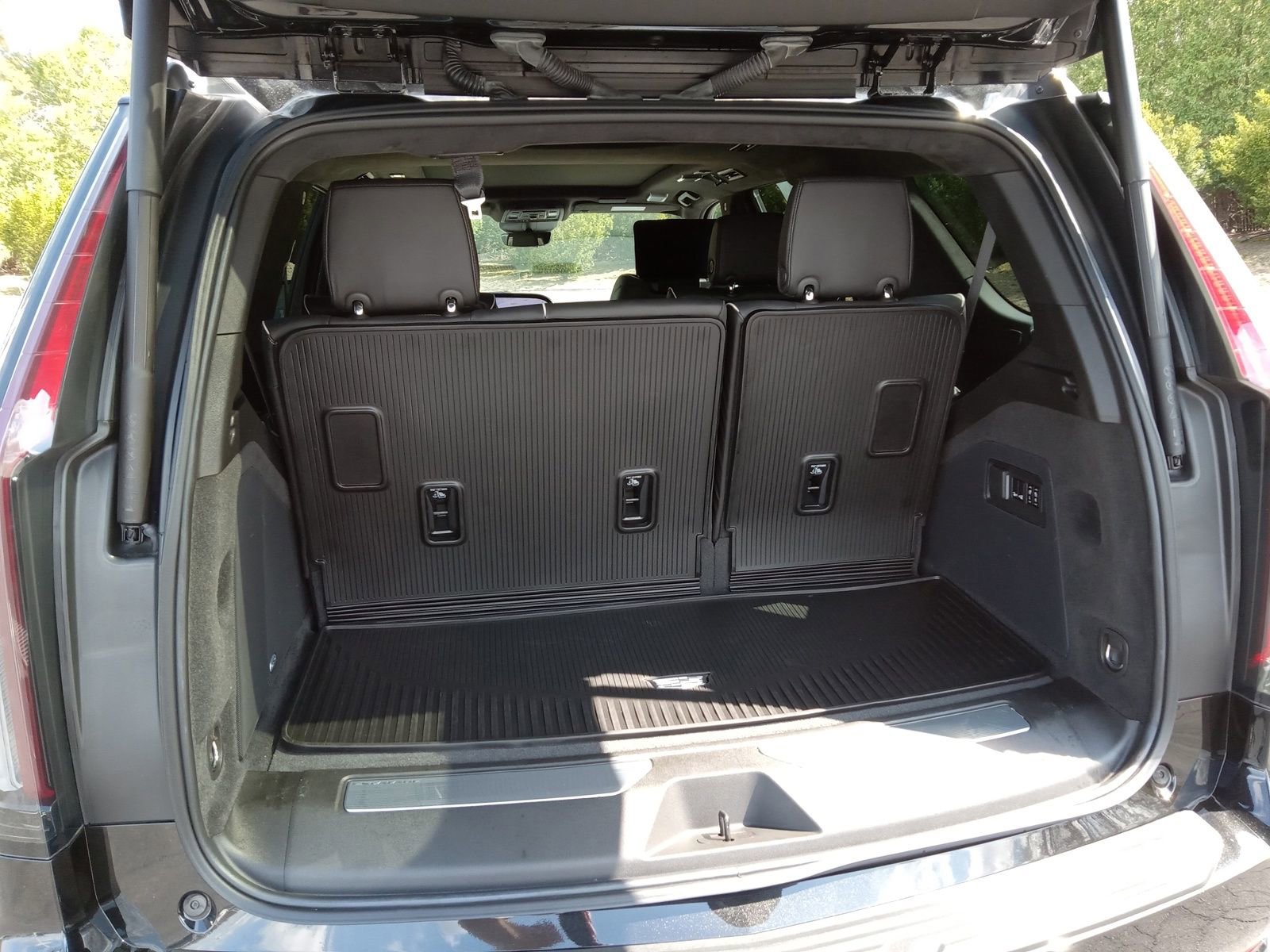 Used 2024 Cadillac Escalade V w/ Heavy-Duty Trailer Package image 29