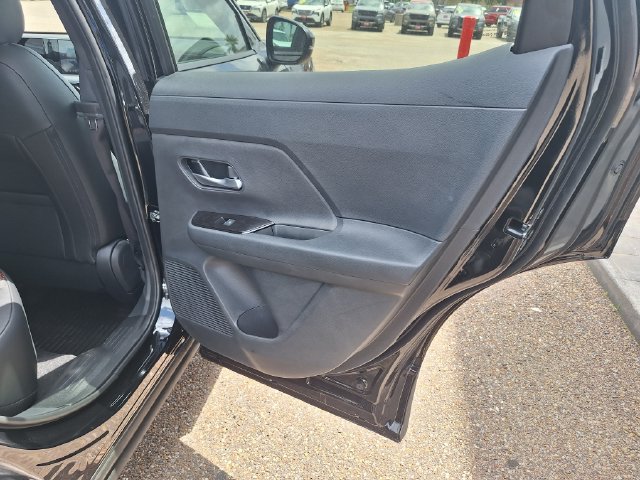 New 2026 Nissan Kicks SR w/ Cold Weather Package FWD image 25