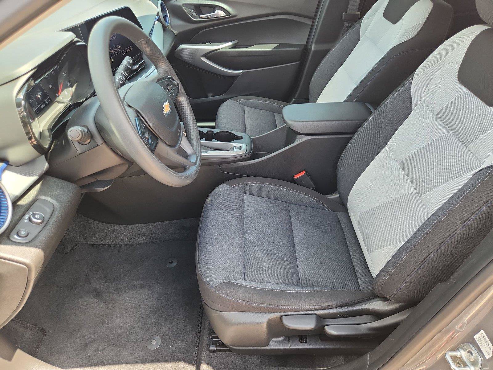 Used 2024 Chevrolet Trax LS w/ LS Convenience Package FWD image 17