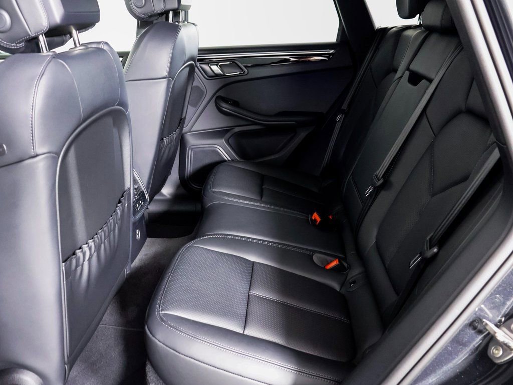 Certified 2025 Porsche Macan AWD/4WD image 21