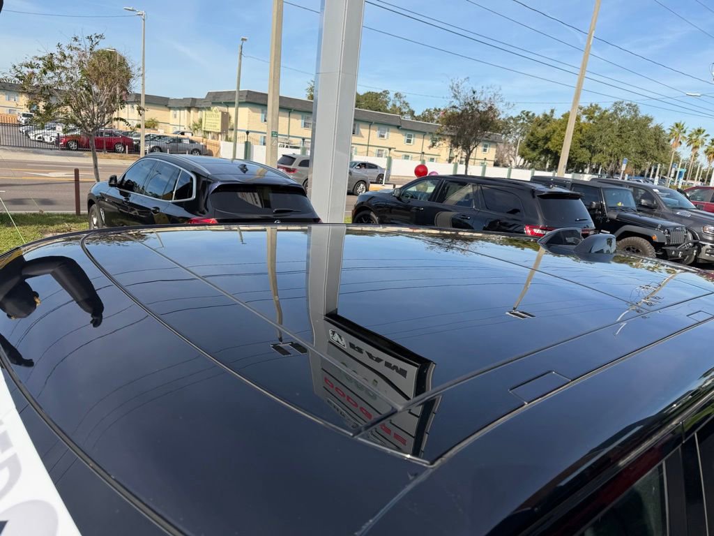 Used 2025 Land Rover Range Rover Sport SE image 11