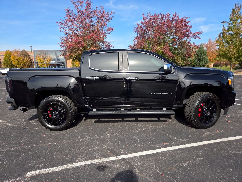 Used 2022 GMC Canyon Denali w/ Denali Black Edition Package AWD/4WD image 29