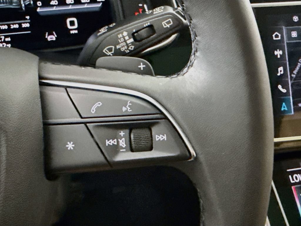 Used 2023 Audi Q7 3.0T Premium AWD/4WD image 12
