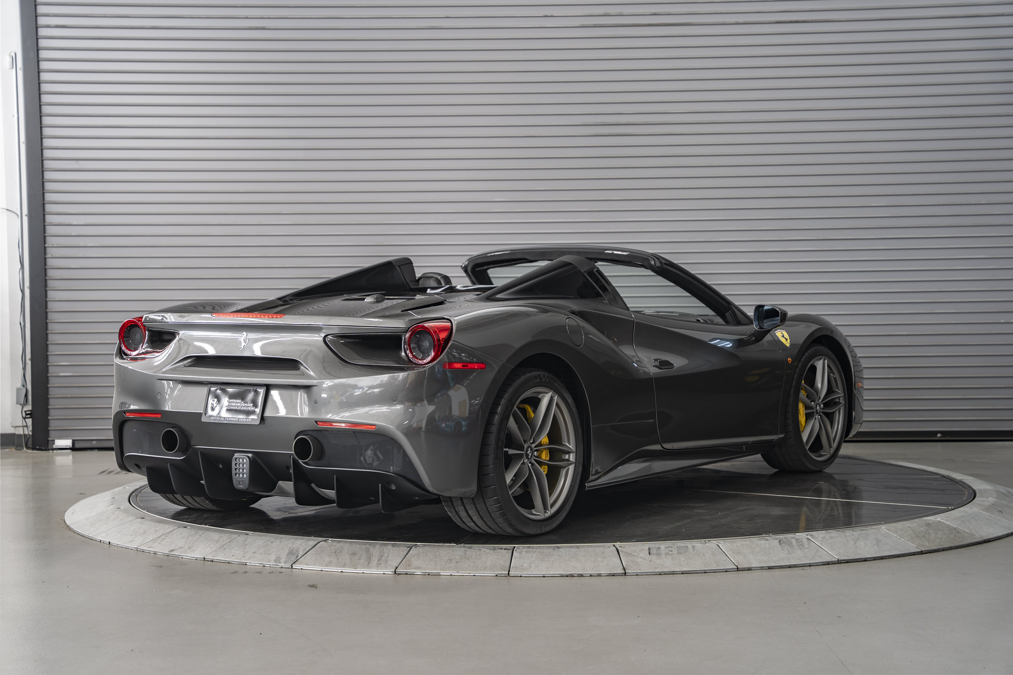 Used 2019 Ferrari 488 Spider RWD image 5