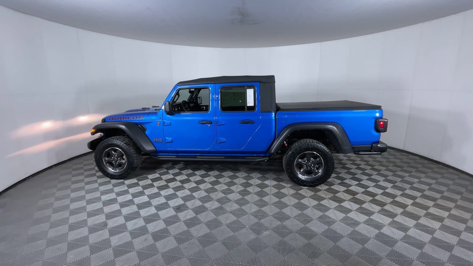 Used 2022 Jeep Gladiator Rubicon w/ Cold Weather Group AWD/4WD image 6