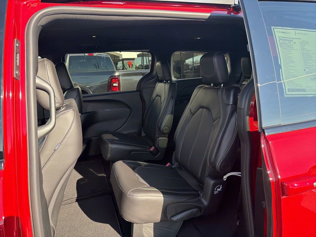 New 2026 Chrysler Pacifica Select FWD image 19