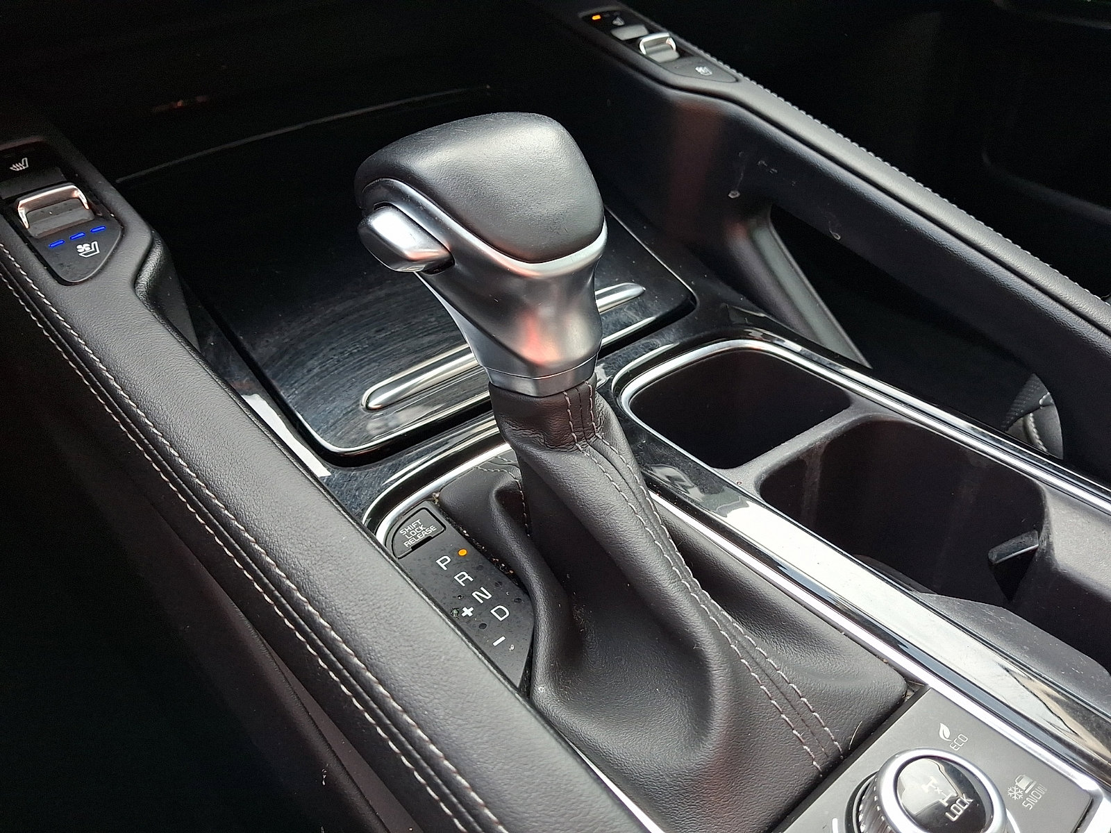 Used 2022 Kia Telluride SX w/ SX Prestige Package image 19