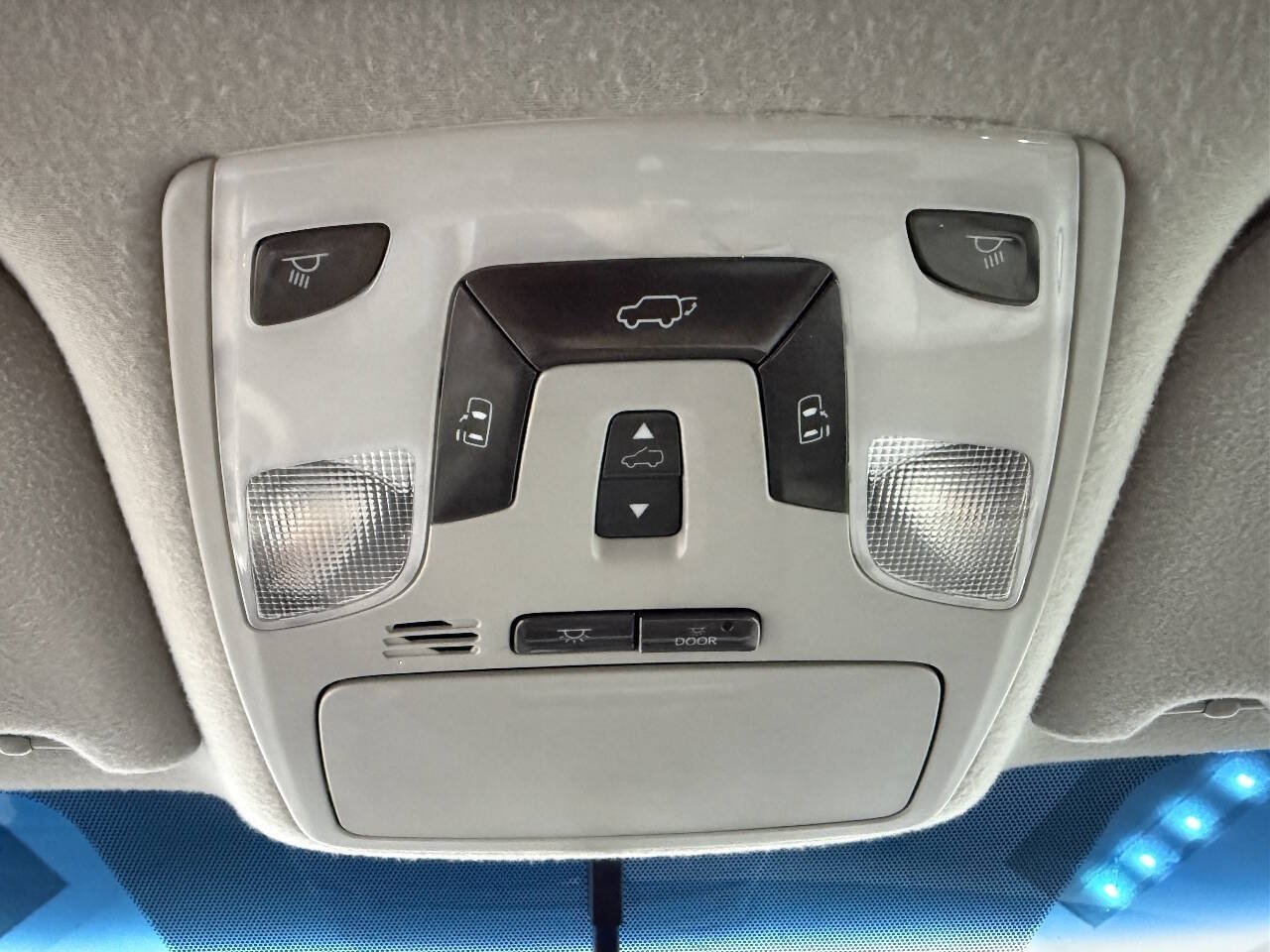 Used 2011 Toyota Sienna XLE FWD image 25