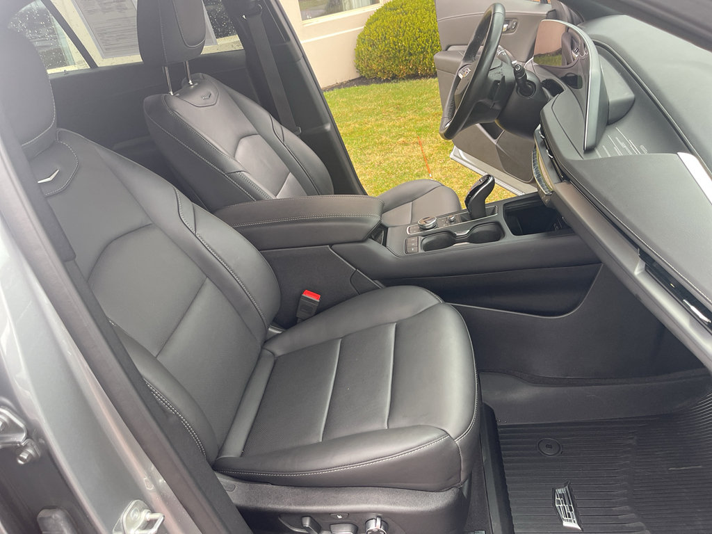 Used 2025 Cadillac XT4 Premium Luxury image 29