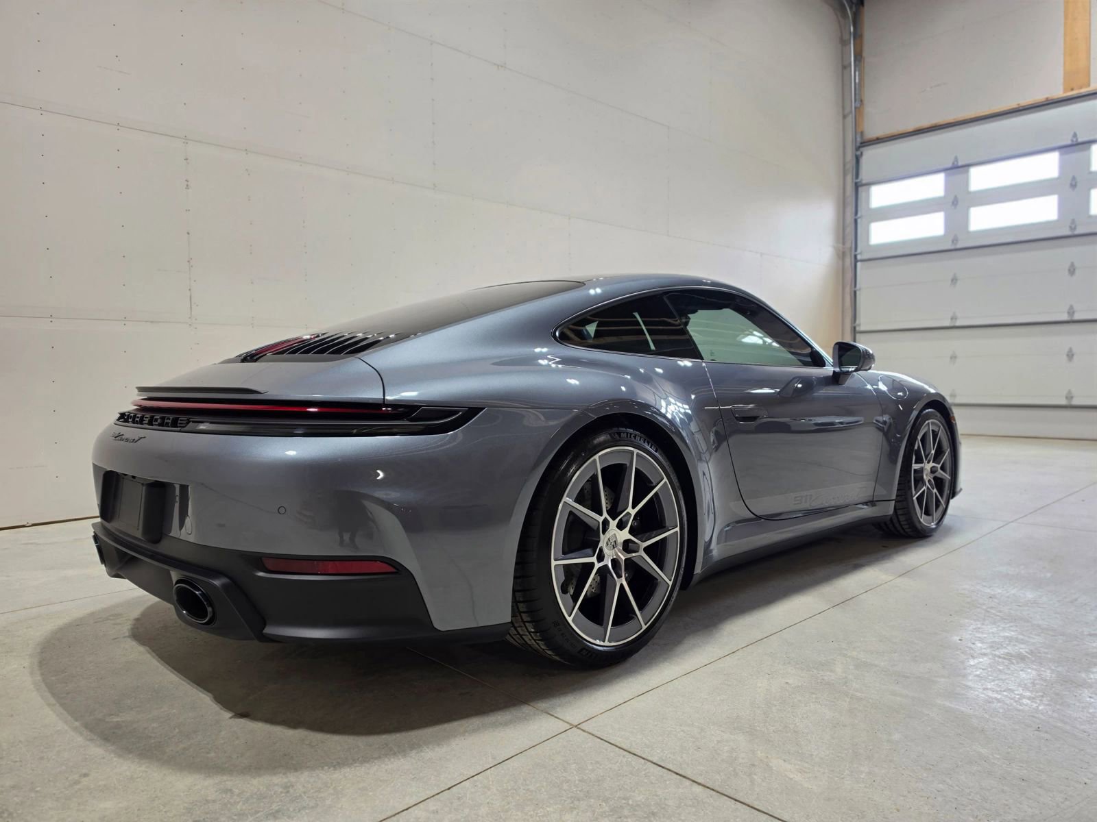 Used 2025 Porsche 911 Carrera T RWD image 13