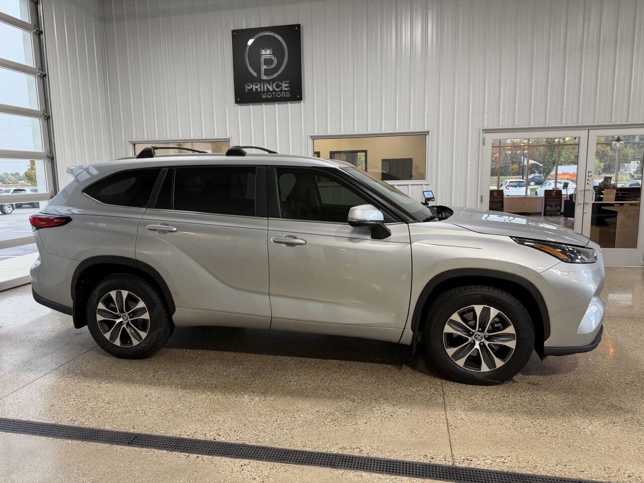 Used 2023 Toyota Highlander XLE image 42