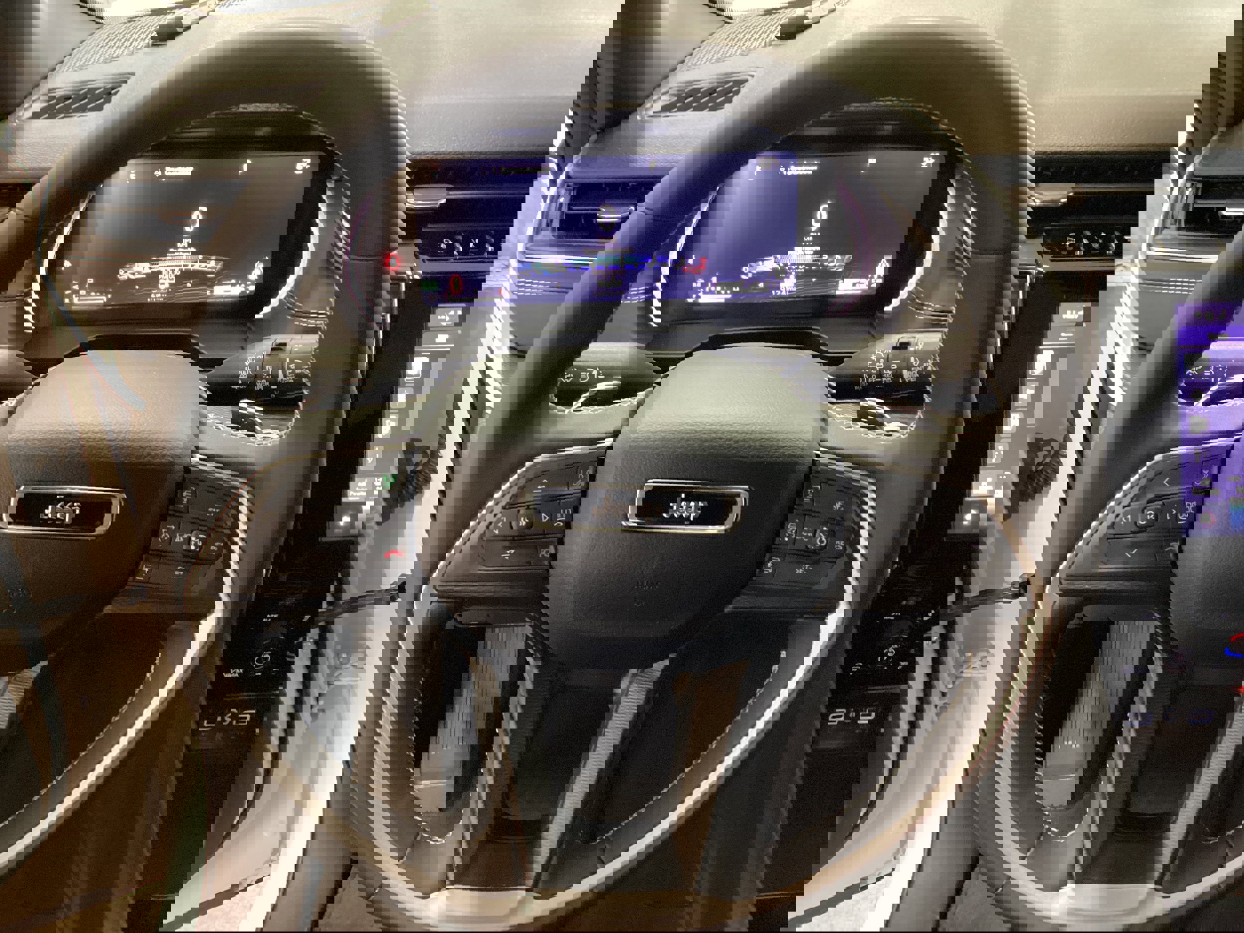 Used 2024 Jeep Grand Cherokee Altitude image 22