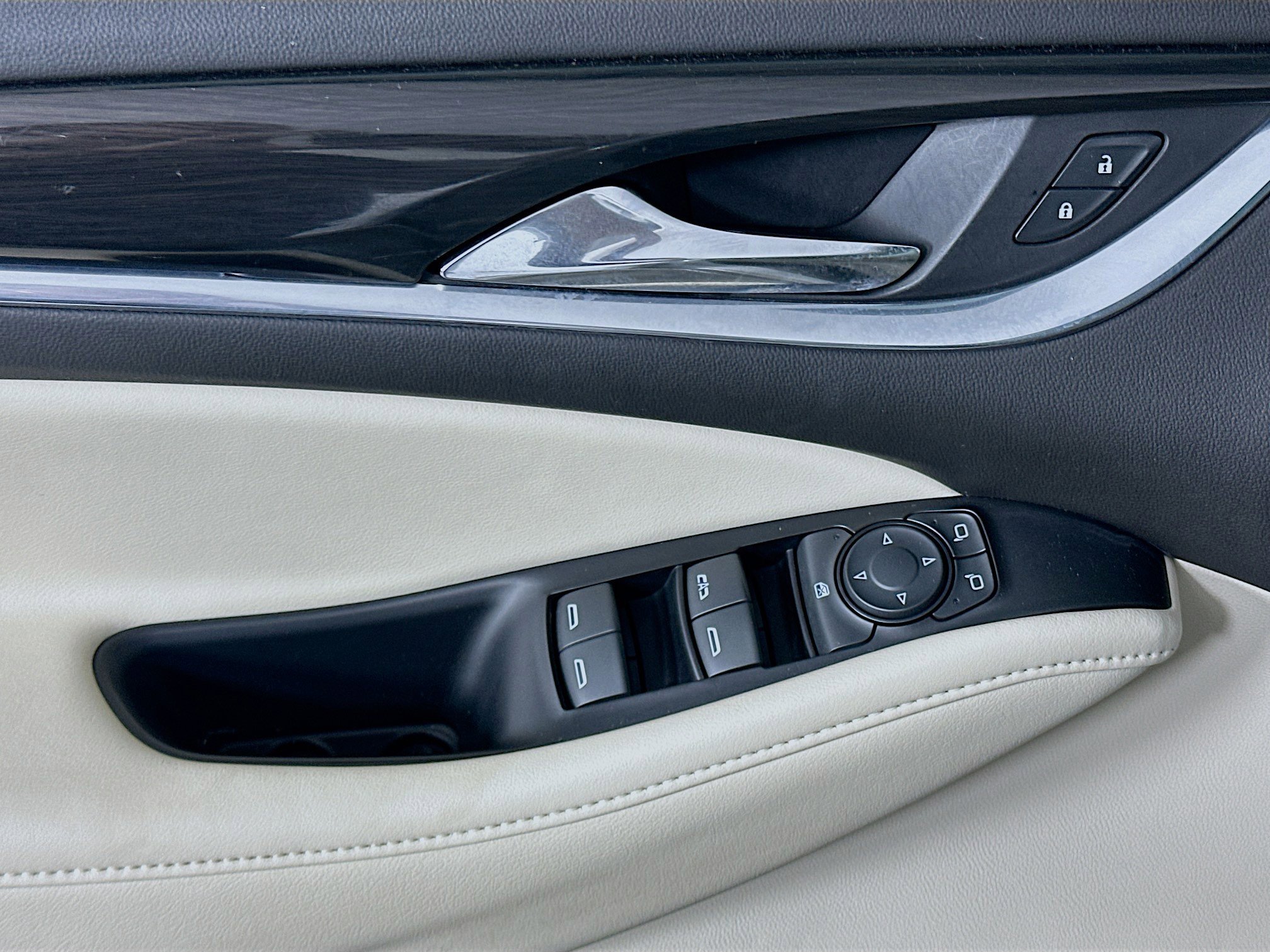 Used 2024 Buick Enclave Essence w/ Technology Package image 15