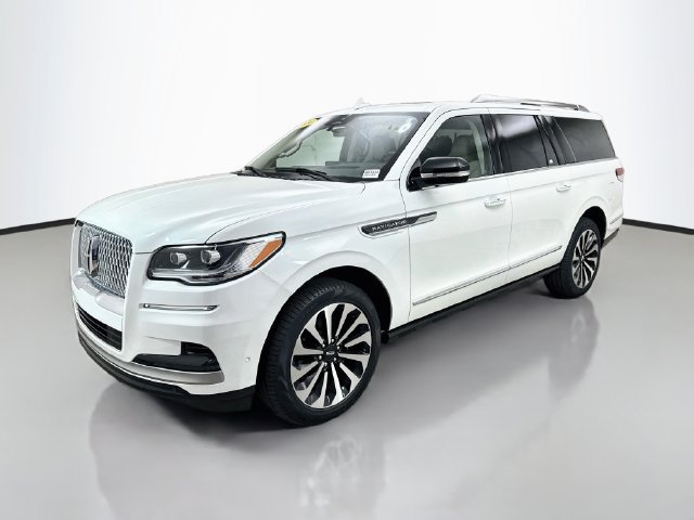Used 2024 Lincoln Navigator L Reserve AWD/4WD image 3