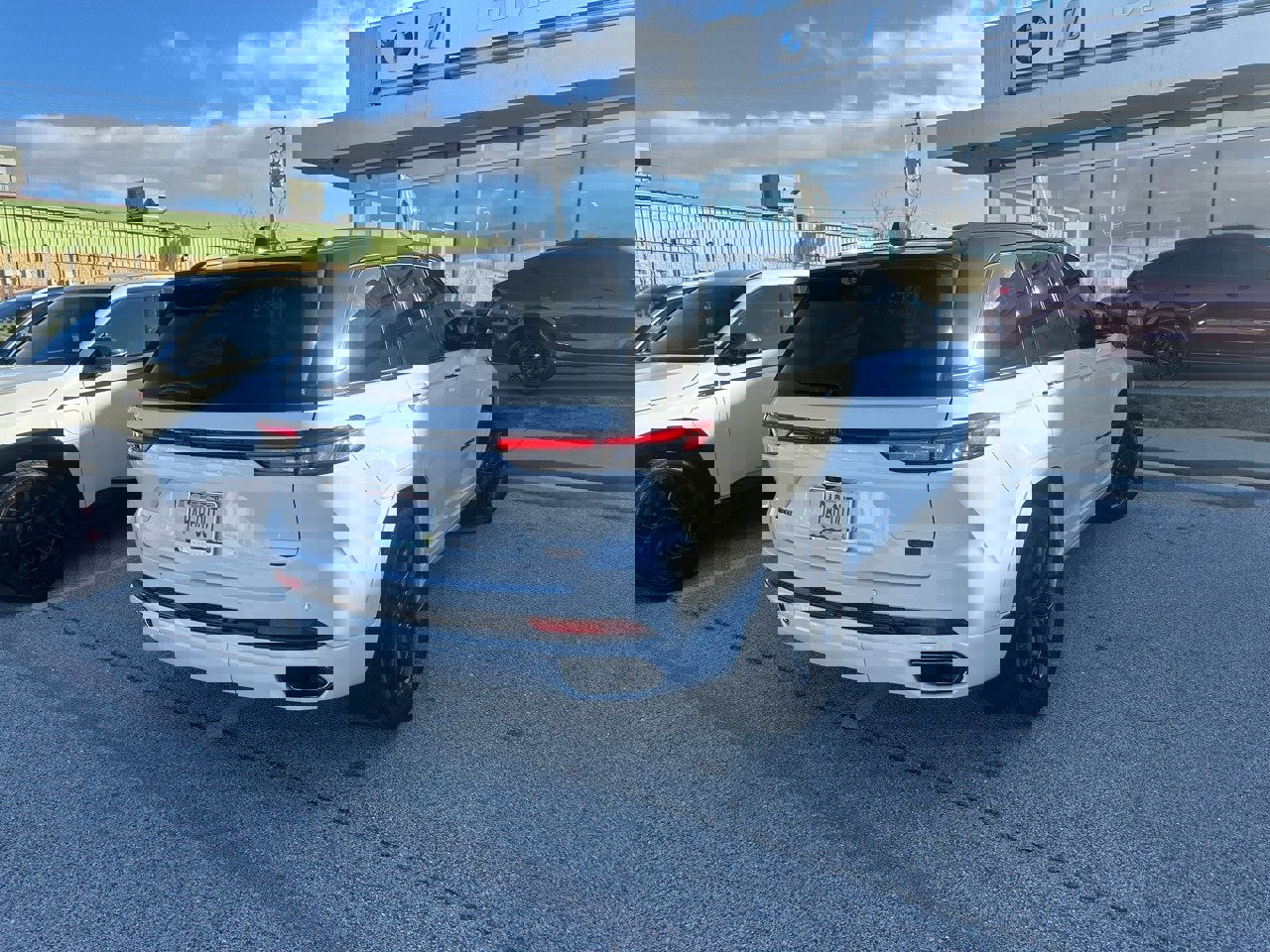 Used 2024 Jeep Grand Cherokee Summit image 5