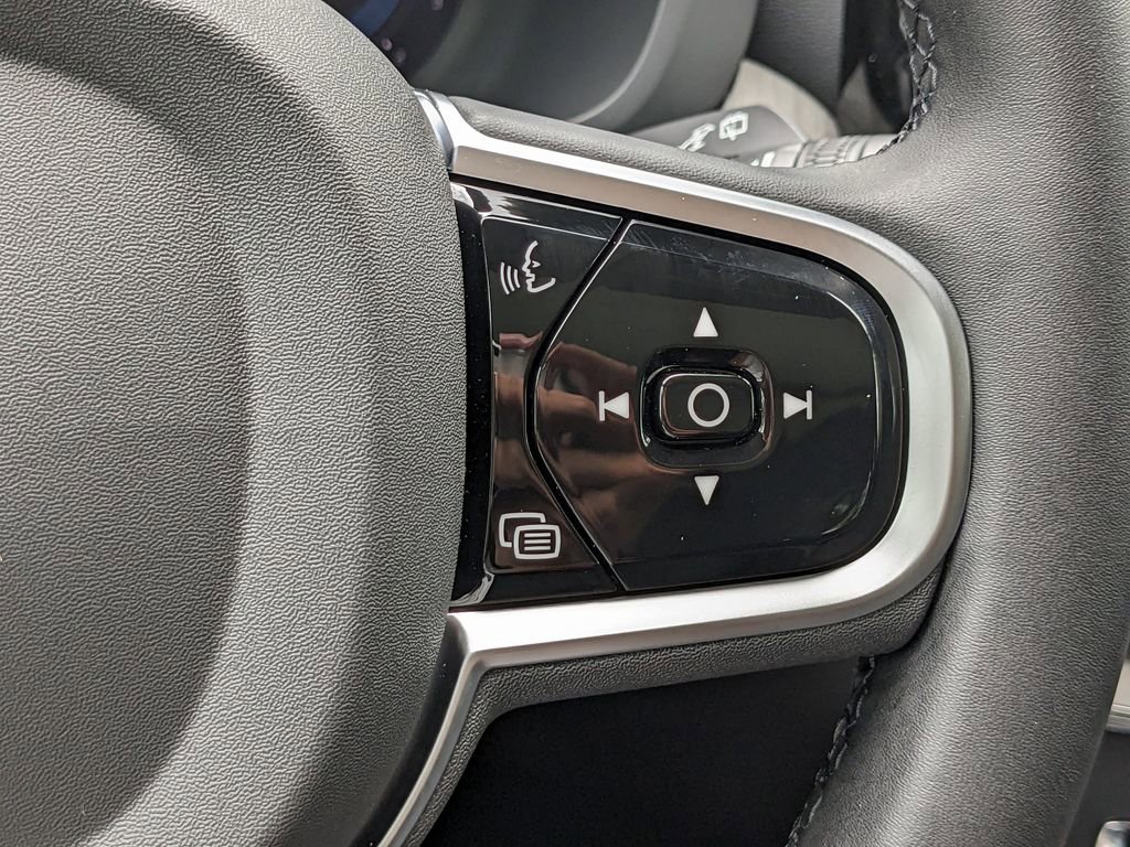 New 2025 Volvo XC60 B5 Plus w/ Protection Package Premier image 29