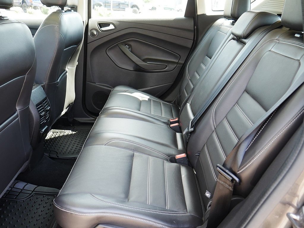 Used 2017 Ford C-MAX Energi Titanium w/ Equipment Group 501A FWD image 17