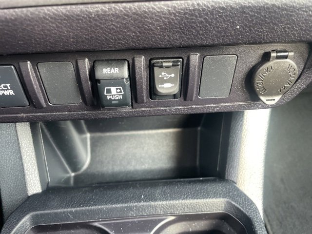 Used 2018 Toyota Tacoma TRD Sport image 30