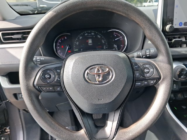 Used 2024 Toyota RAV4 XLE FWD image 15