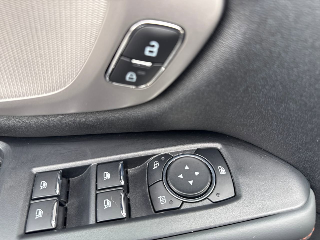 Used 2025 Ford Expedition Active image 17