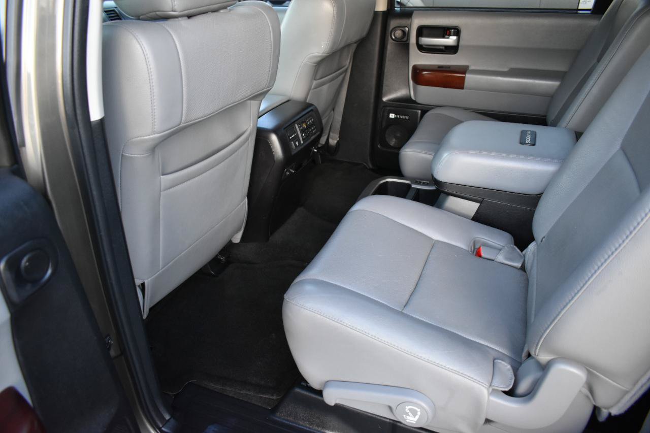 Used 2014 Toyota Sequoia Platinum RWD image 28