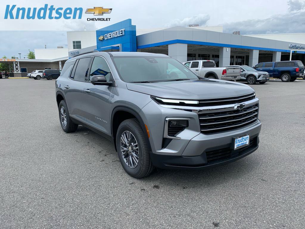 New 2026 Chevrolet Traverse LT w/ Driver Confidence Package AWD/4WD image 1