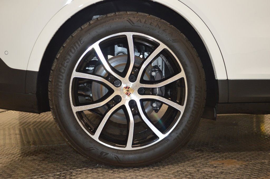 Certified 2025 Porsche Cayenne image 4