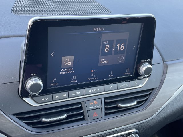 Used 2025 Nissan Altima 2.5 SV FWD image 16
