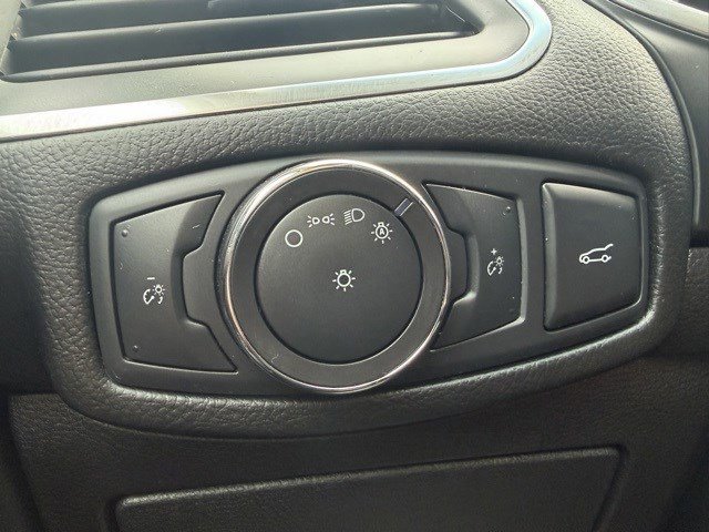 Used 2015 Ford Edge Titanium image 30