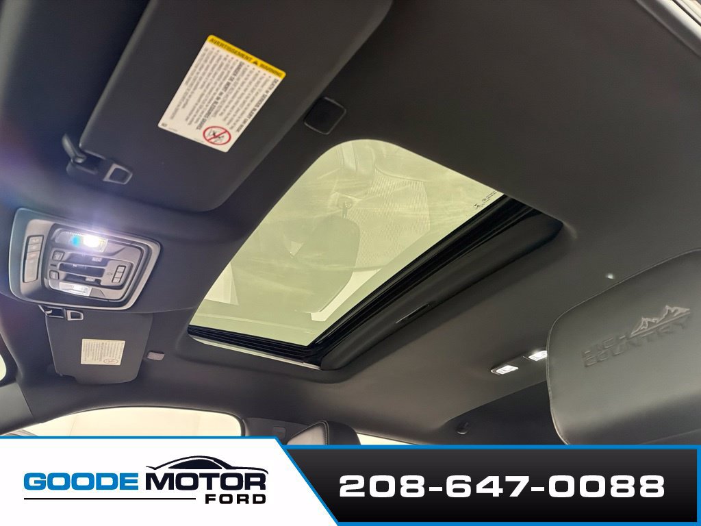 Used 2021 Chevrolet Silverado 3500 High Country w/ Technology Package AWD/4WD image 19
