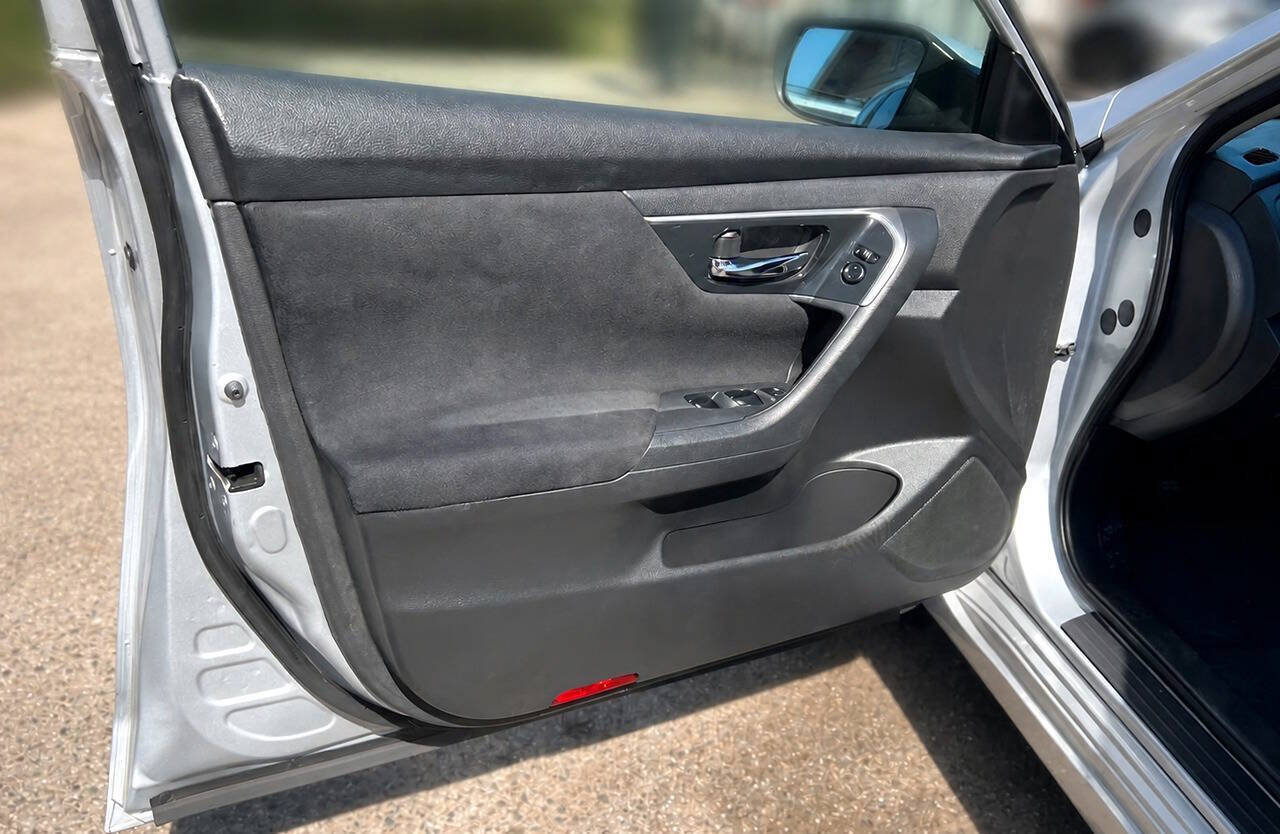 Used 2014 Nissan Altima 3.5 S FWD image 22