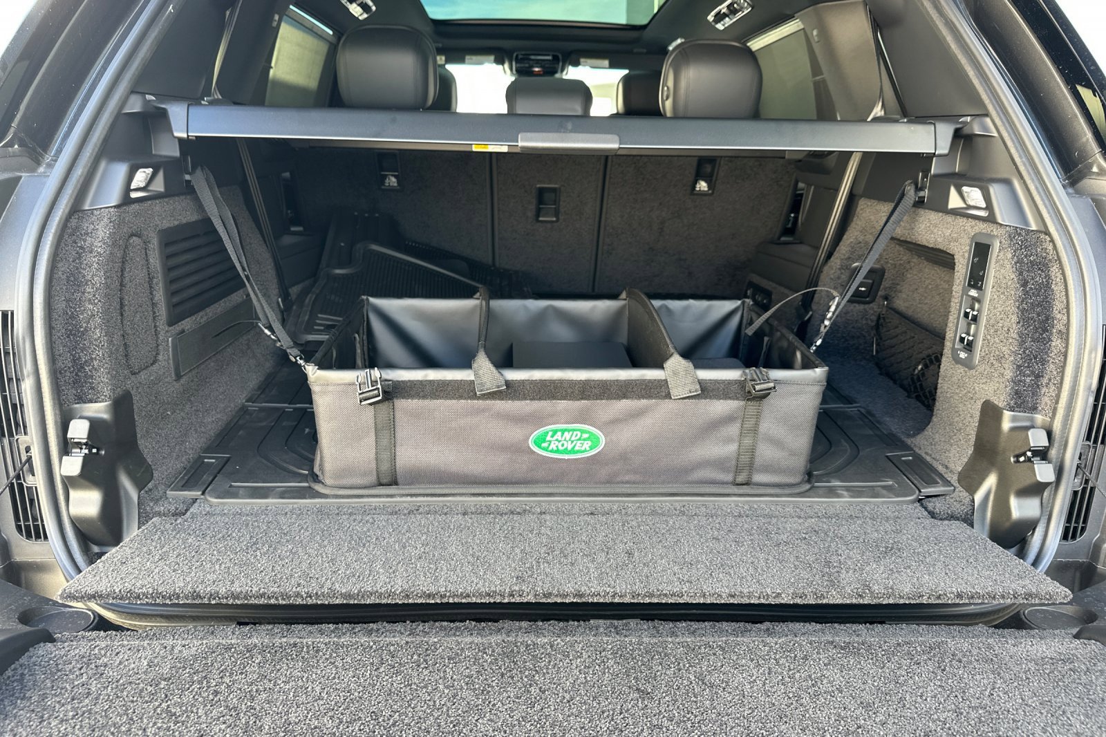 New 2025 Land Rover Range Rover Long Wheelbase SE image 14