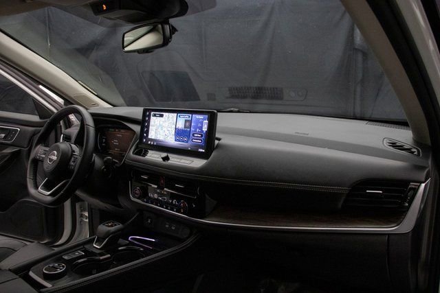 Used 2024 Nissan Rogue Platinum w/ Platinum Premium Package image 15