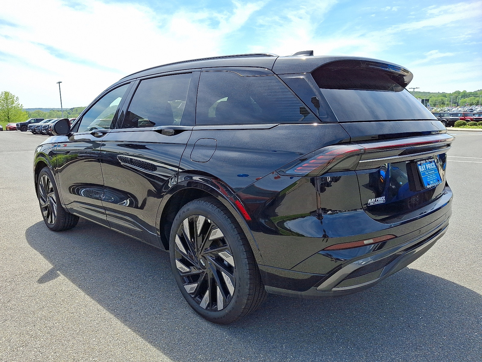 New 2025 Lincoln Nautilus Reserve w/ Jet Appearance Package image 3