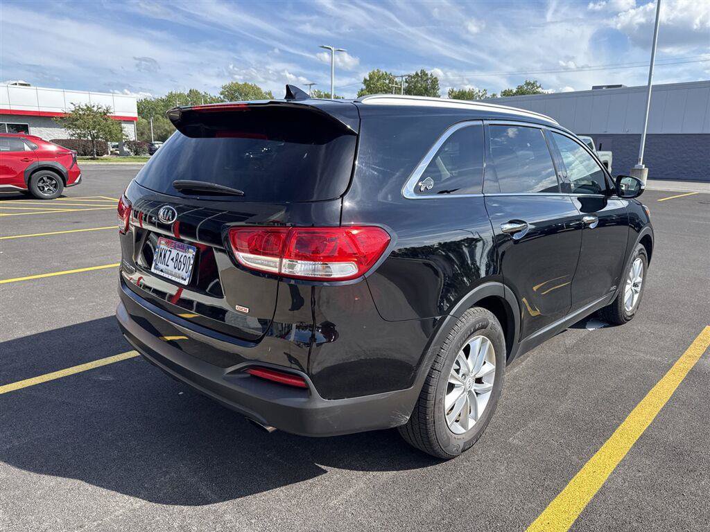 Used 2018 Kia Sorento AWD image 4